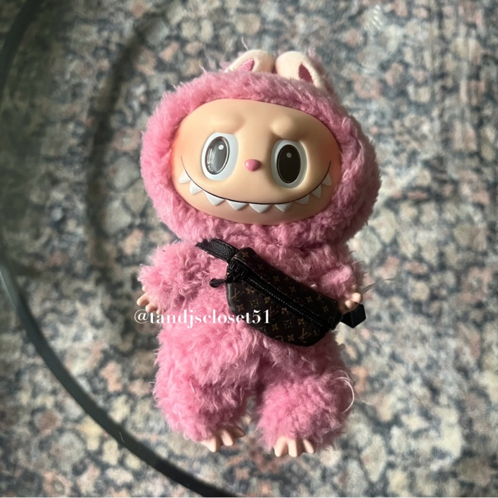 SOLD 🫶Labubu clothes Bag for labubu